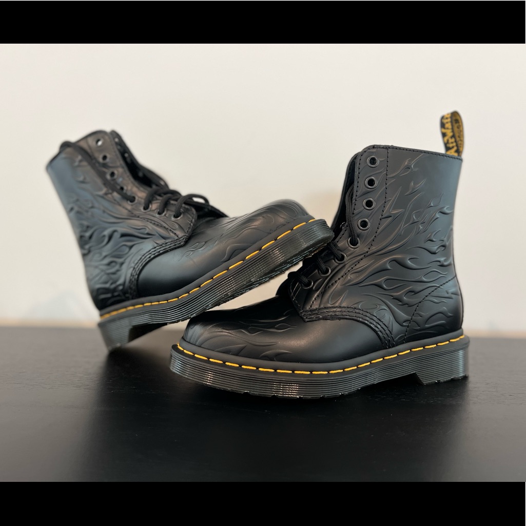 Women’s Size 5 Dr. Martens 1460 Flames Embossed Black Leather Lace-Up Boots Rare